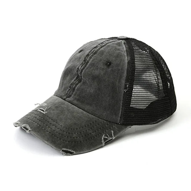 Unisex Baseball Cap mit Zopfdurchlass – Denim Patchwork & Mesh Design | Verstellbare Vintage Snapback Mütze für Sommer, Damen & Herren
