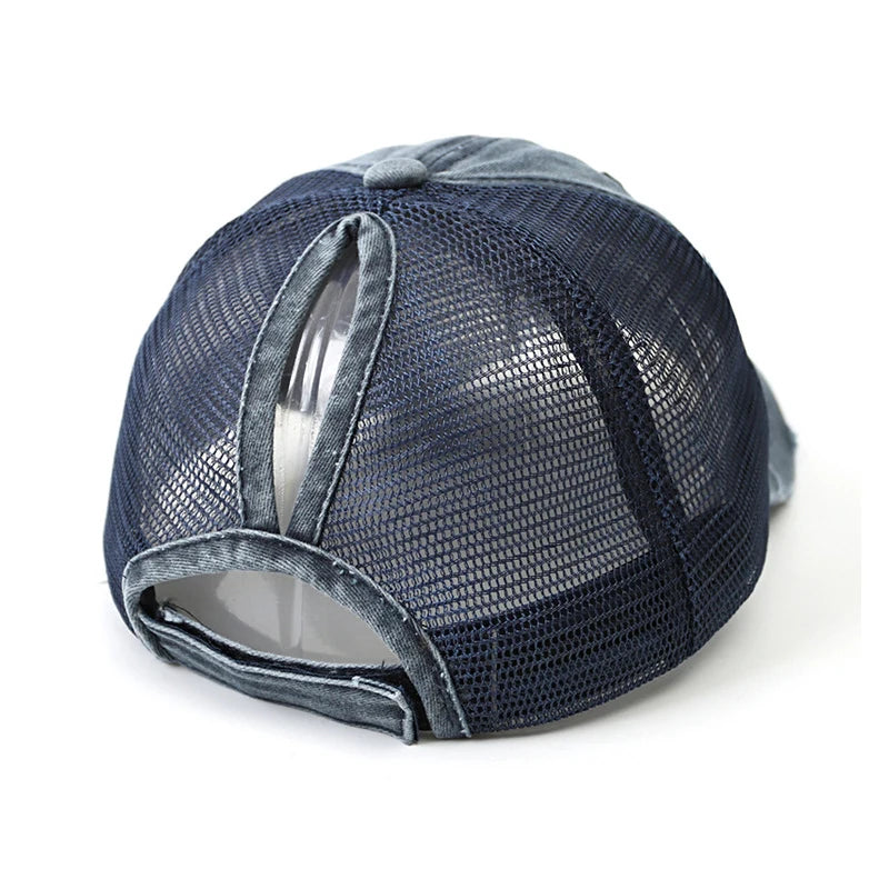 Unisex Baseball Cap mit Zopfdurchlass – Denim Patchwork & Mesh Design | Verstellbare Vintage Snapback Mütze für Sommer, Damen & Herren