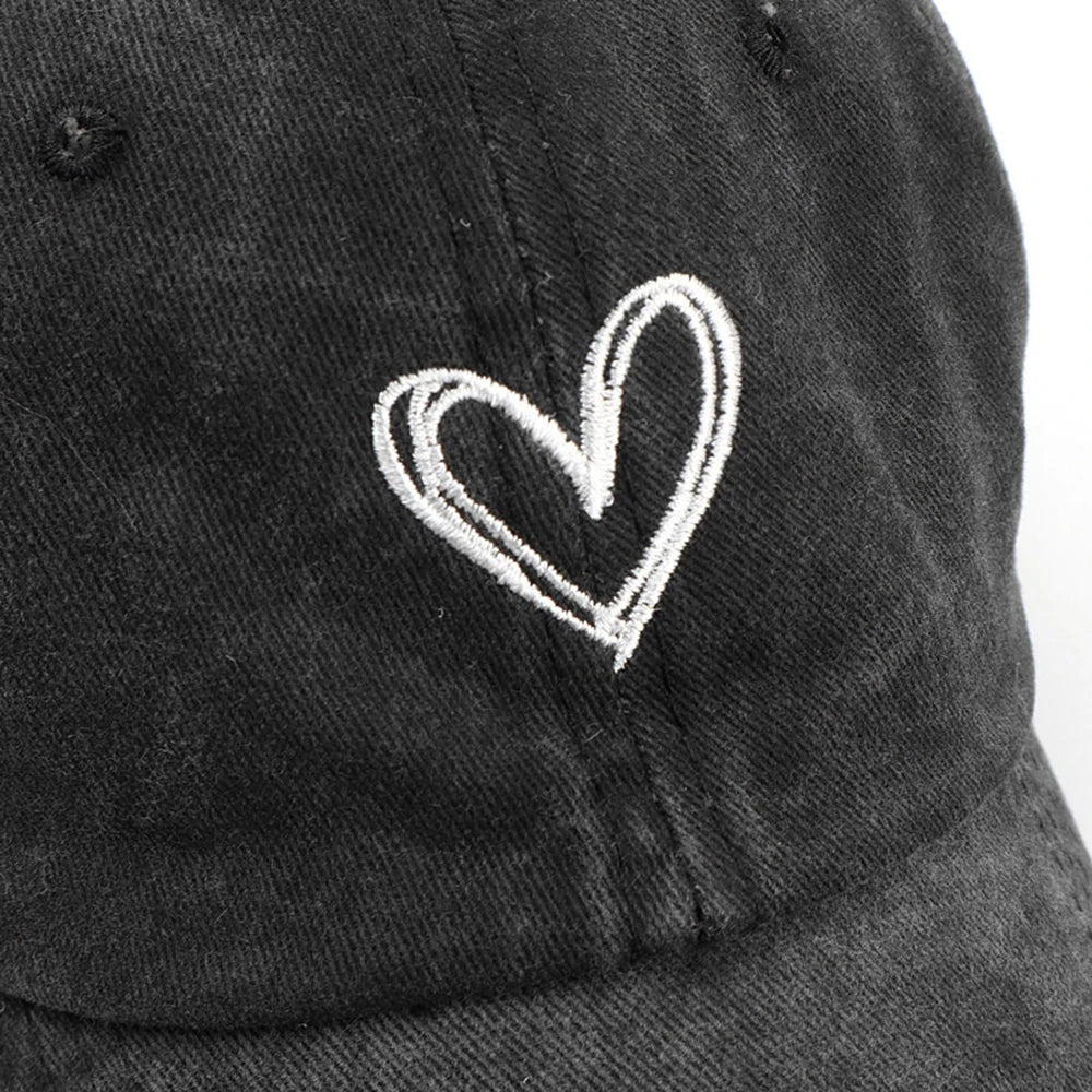 Unisex Baseball Cap mit Pfirsich-Herz-Stickerei – Verstellbare Retro Dad Cap | Leichte Gewaschene Baumwollmütze für Damen & Herren im Frühling & Sommer