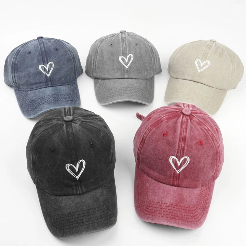 Unisex Baseball Cap mit Pfirsich-Herz-Stickerei – Verstellbare Retro Dad Cap | Leichte Gewaschene Baumwollmütze für Damen & Herren im Frühling & Sommer