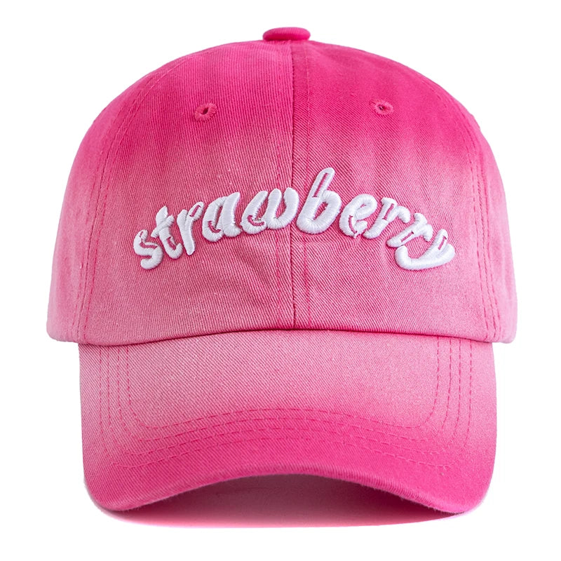 Unisex Baseball Cap aus Gewaschener Baumwolle mit Erdbeer-Stickerei – Verstellbare Farbverlauf Kappe | Modische Freizeitmütze für Damen & Herren