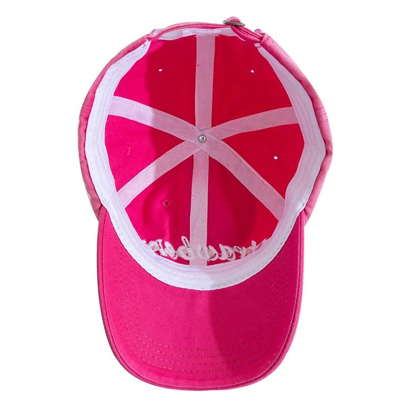 Unisex Baseball Cap aus Gewaschener Baumwolle mit Erdbeer-Stickerei – Verstellbare Farbverlauf Kappe | Modische Freizeitmütze für Damen & Herren