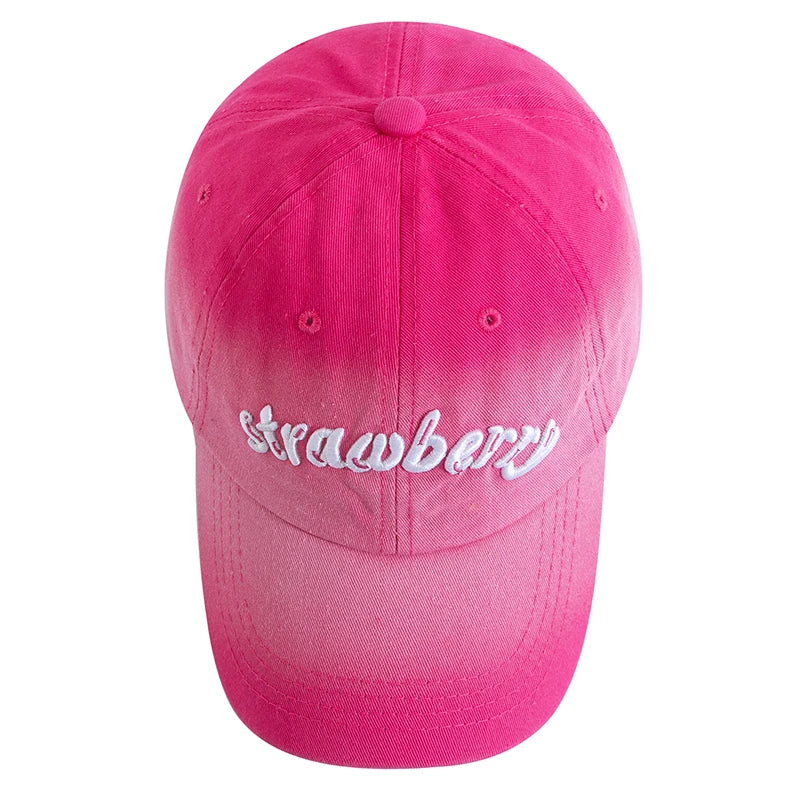 Unisex Baseball Cap aus Gewaschener Baumwolle mit Erdbeer-Stickerei – Verstellbare Farbverlauf Kappe | Modische Freizeitmütze für Damen & Herren