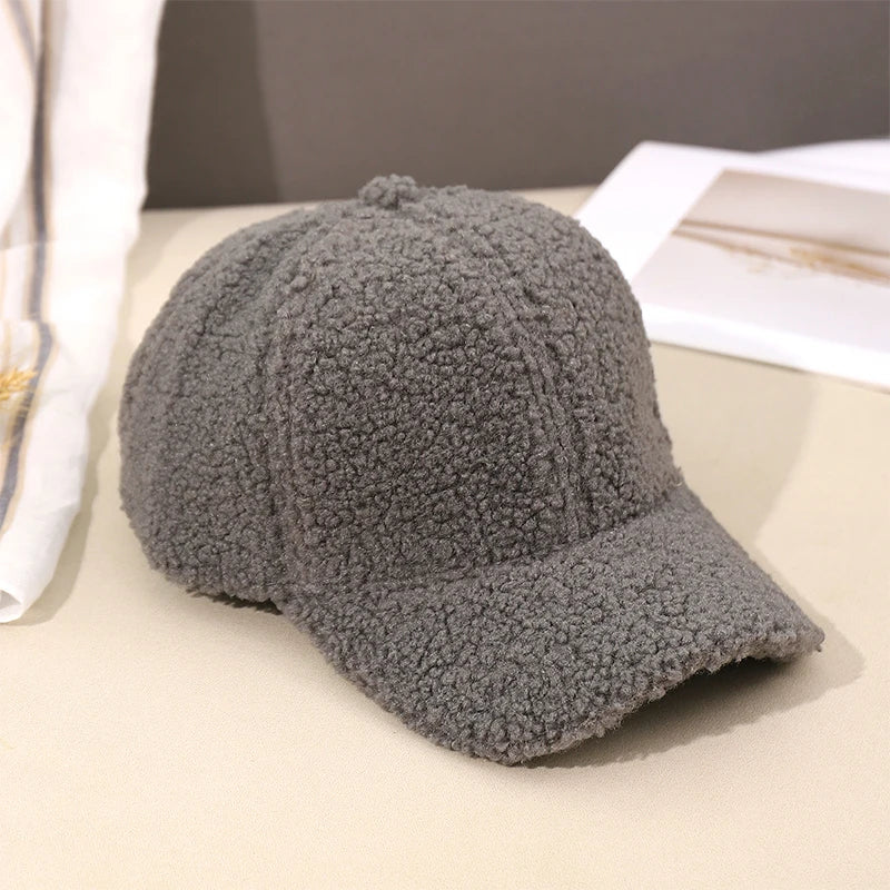 Unisex Baseball Cap aus Kunstlammfell – Warme Herbst & Winter Mütze | Weiche Plüsch Kappe mit Verstellbarem Riemen