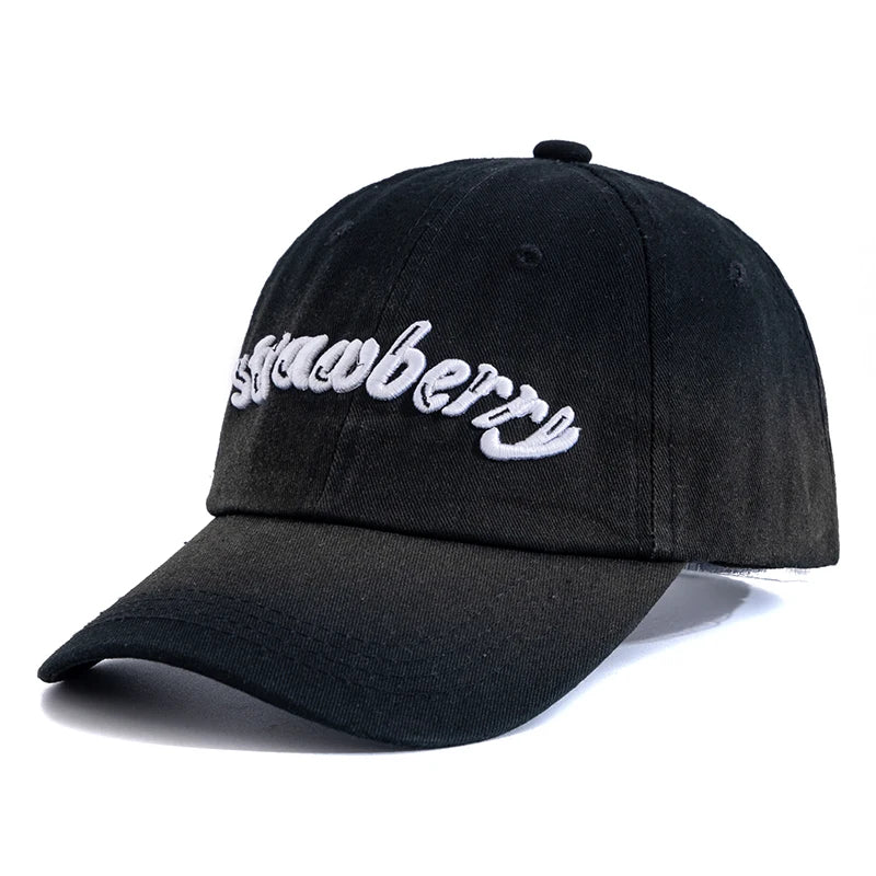 Unisex Baseball Cap aus Gewaschener Baumwolle mit Erdbeer-Stickerei – Verstellbare Farbverlauf Kappe | Modische Freizeitmütze für Damen & Herren