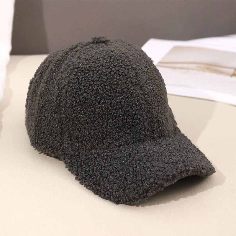 Unisex Baseball Cap aus Kunstlammfell – Warme Herbst & Winter Mütze | Weiche Plüsch Kappe mit Verstellbarem Riemen