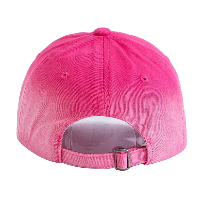 Unisex Baseball Cap aus Gewaschener Baumwolle mit Erdbeer-Stickerei – Verstellbare Farbverlauf Kappe | Modische Freizeitmütze für Damen & Herren